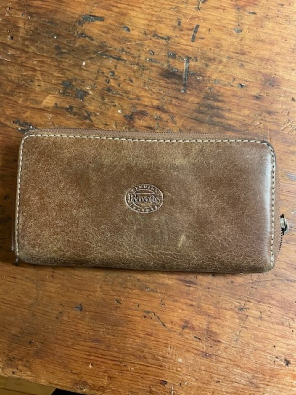 ROOTS Vintage Distressed Leather Zip Around Clutch Wallet Brown